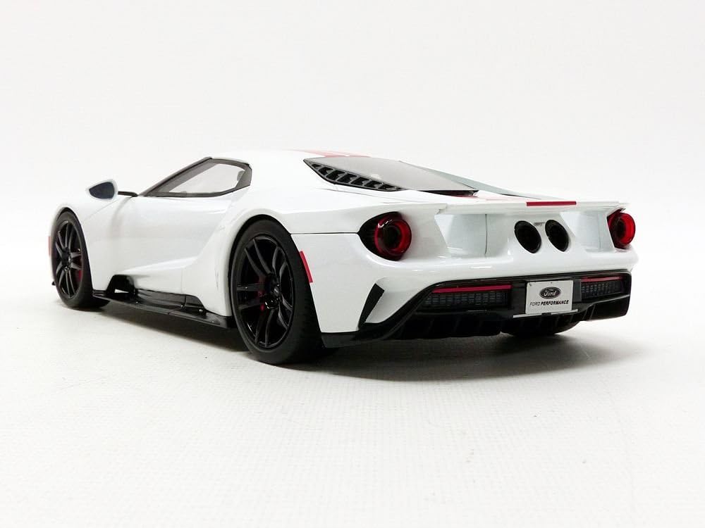 GT Spirit  2017 Ford GT White with Red Stripes 1:18 RESIN