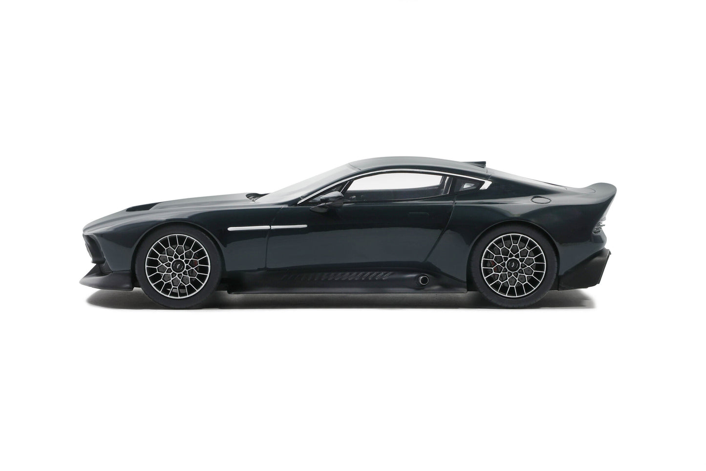 GT Spirit 2021 Aston Martin Victor Coupe Dark Green 1:18 Resin