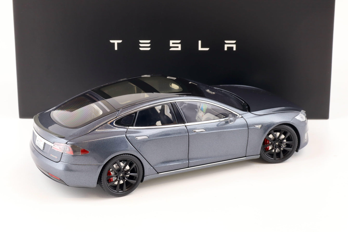 Original Tesla Model S P100D Midnight Silver DEALER VERSION 1:18