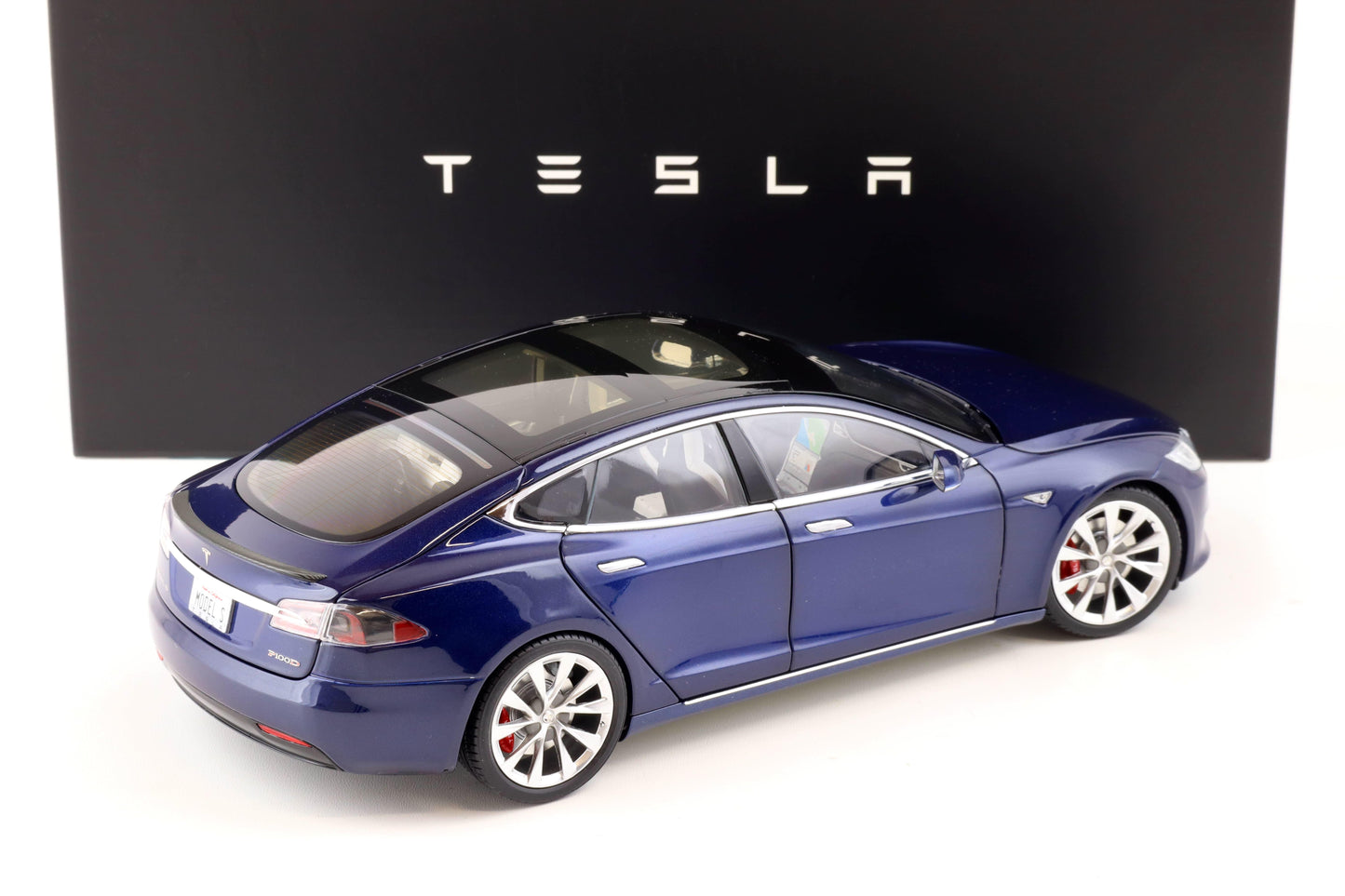 Original Tesla Model S P100D Deep Blue DEALER VERSION 1:18
