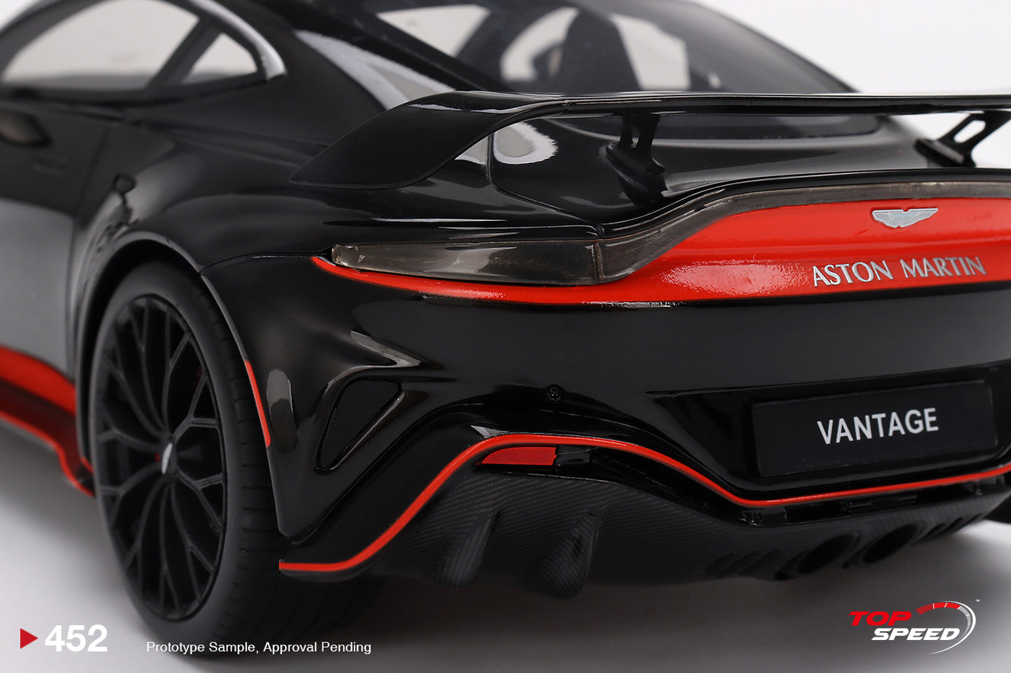 Topspeed 1:18 Aston Martin V12 Vantage Jet Black
