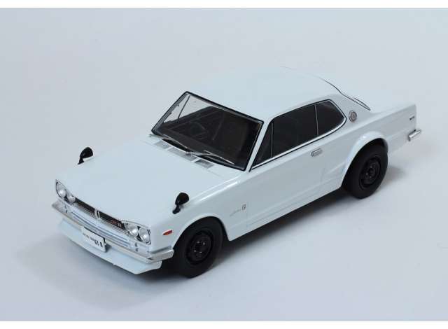 Triple 9 1972 Nissan Skyline GT-R (KPCG10) White 1:18