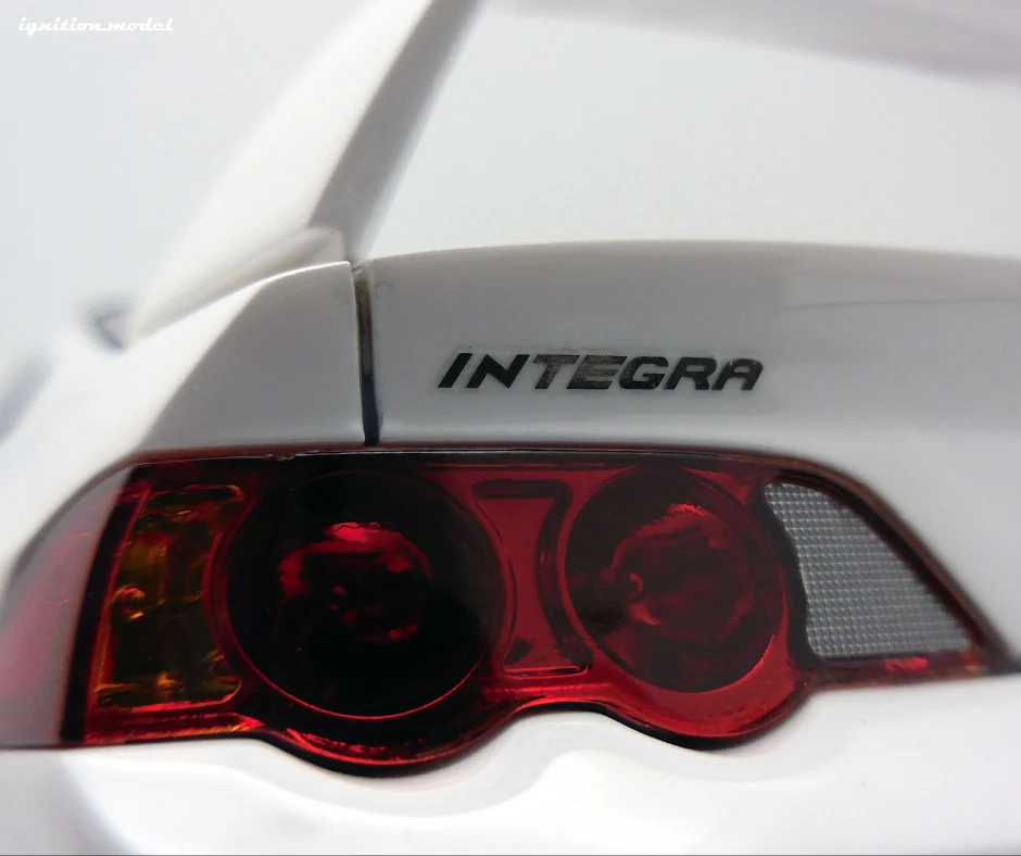 Ignition-Model Honda Integra DC5 Type R RHD Pearl White 1:18