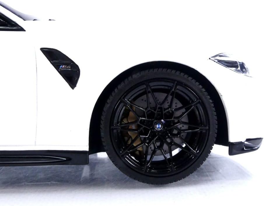 Minichamps 2020 BMW M4 Coupe (G82)w/ Black Carbon Roof Alpine White 1:18 SEALED
