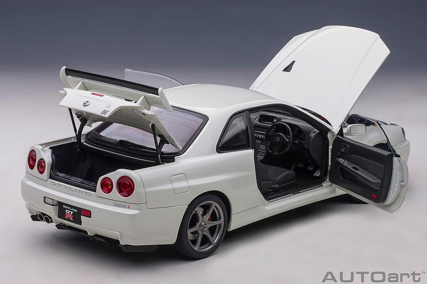 AUTOart 2001 Nissan Skyline GT-R (R34) V-Spec II White Pearl 1:18