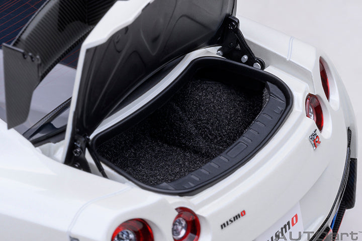 AUTOart 2022 Nissan Skyline GT-R (R35) Nismo Special Edition Brilliant White Pearl 1:18