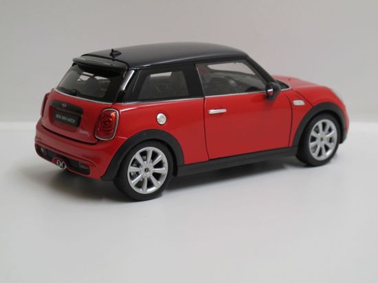 Welly 2015 New Mini Cooper Hatchback Red 1:18