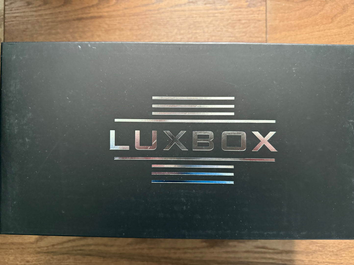 Luxbox Display Case with Red Leather (synthetic) Base 1:18