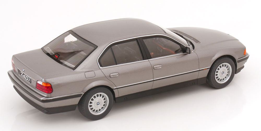KK-Scale 1994 BMW 740i (e38) Sedan Grey Metallic 1:18