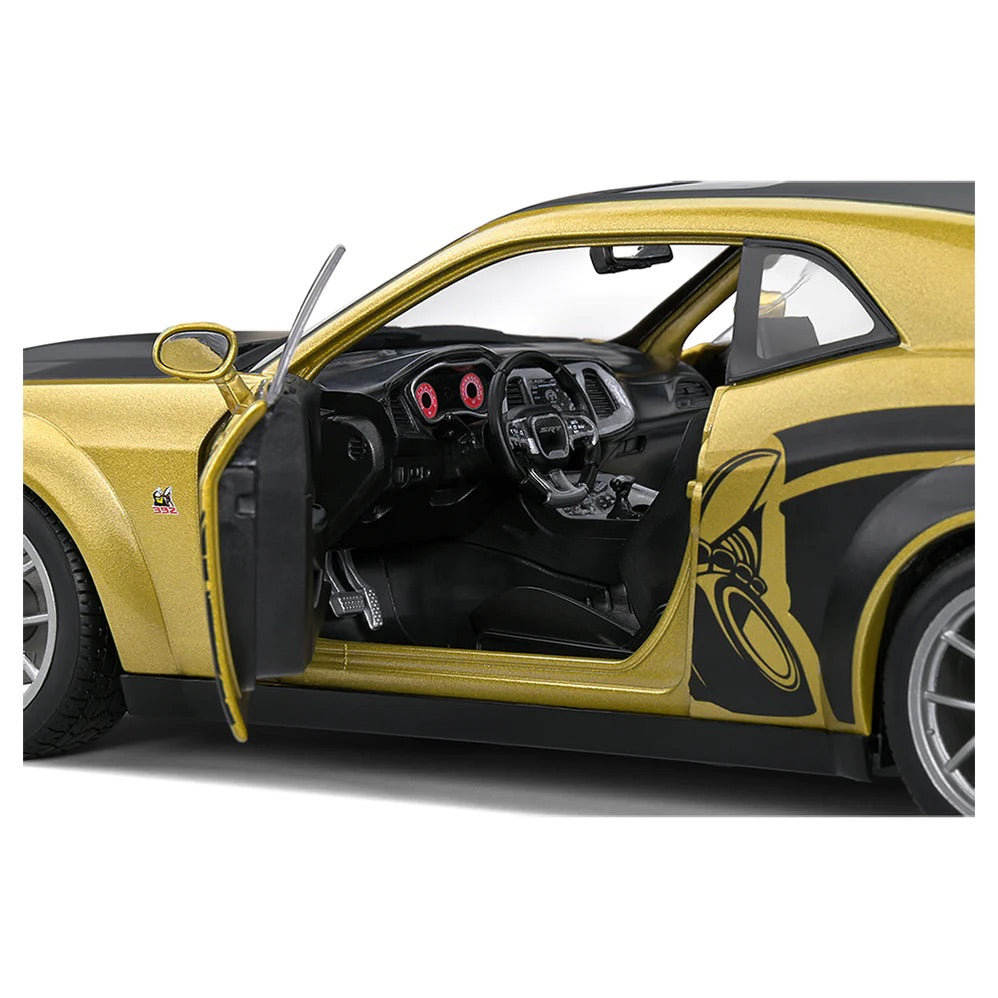 Solido 2023 Dodge Challenger R/T Scat Pack Widebody Streetfighter Goldrush G 1:18