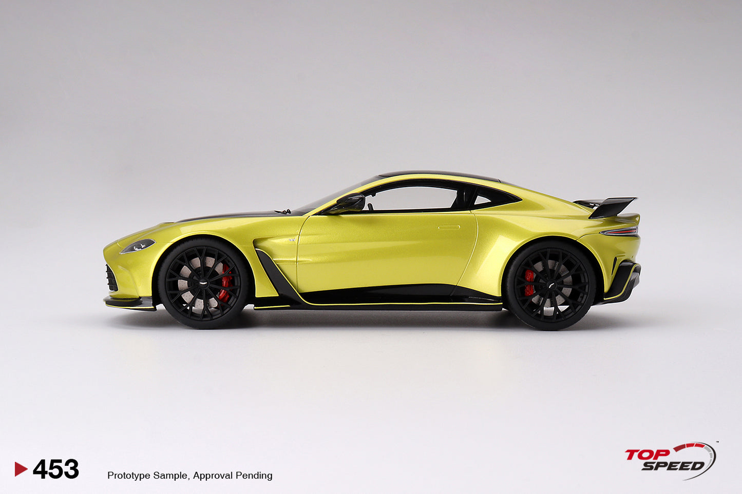 Topspeed Aston Martin V12 Vantage Cosmopolitan Yellow 1:18