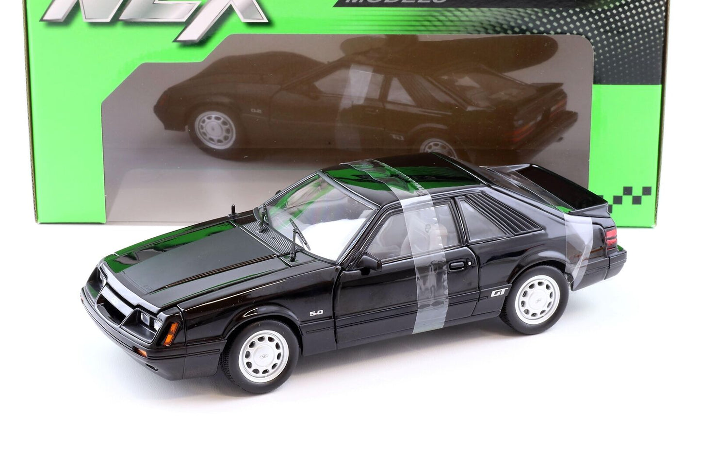 Welly 1986 Ford Mustang GT 5.0 Black 1:18