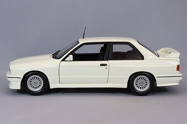Minichamps 1989 BMW M3 (E30) White 1:18