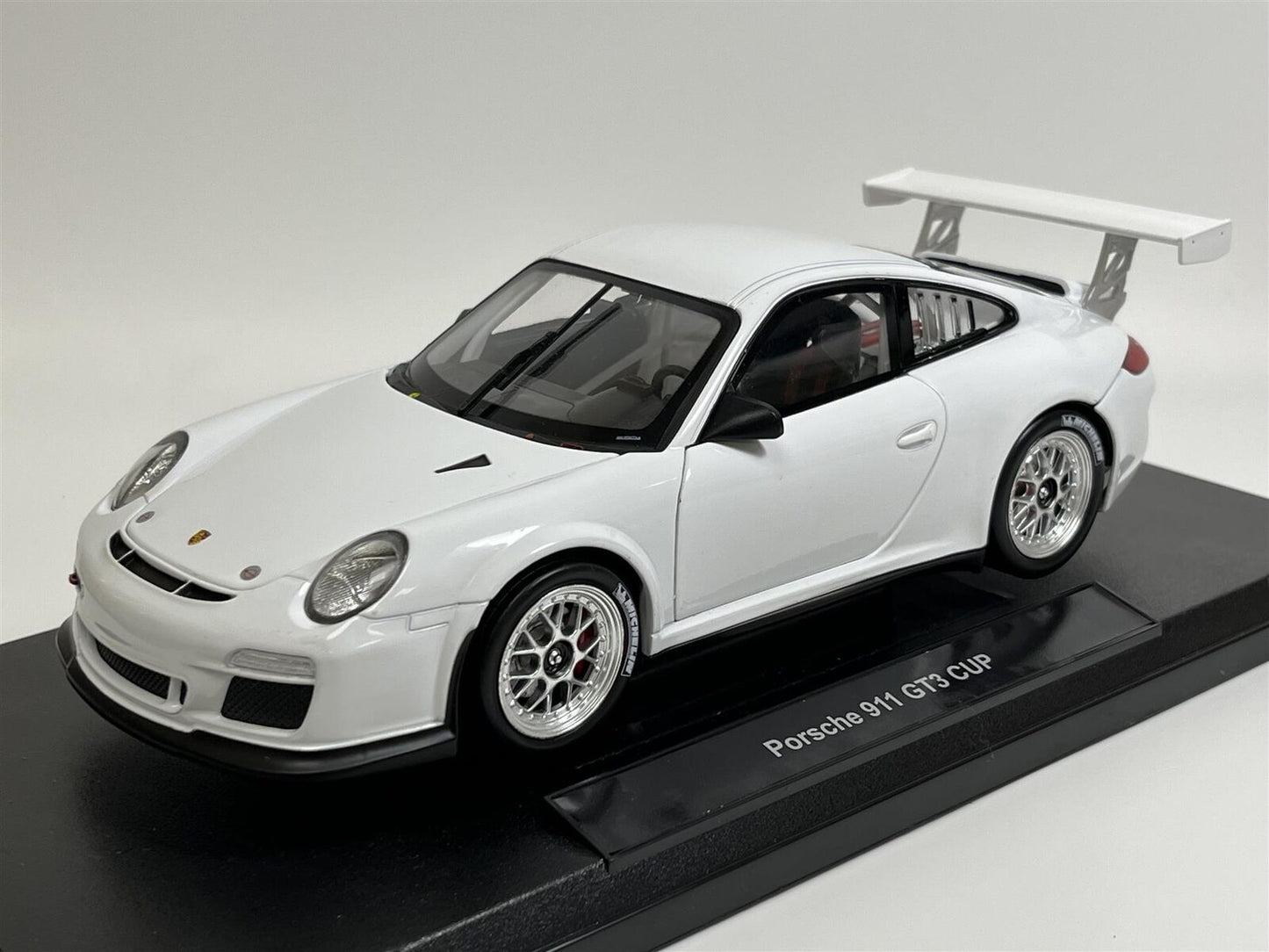 Welly Porsche 911 (997) GT3 Cup Car Street Version White 1:18
