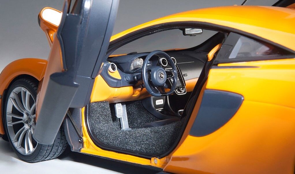 AUTOart Mclaren 570S Coupe Mclaren Orange w/ Silver Wheels 1:18