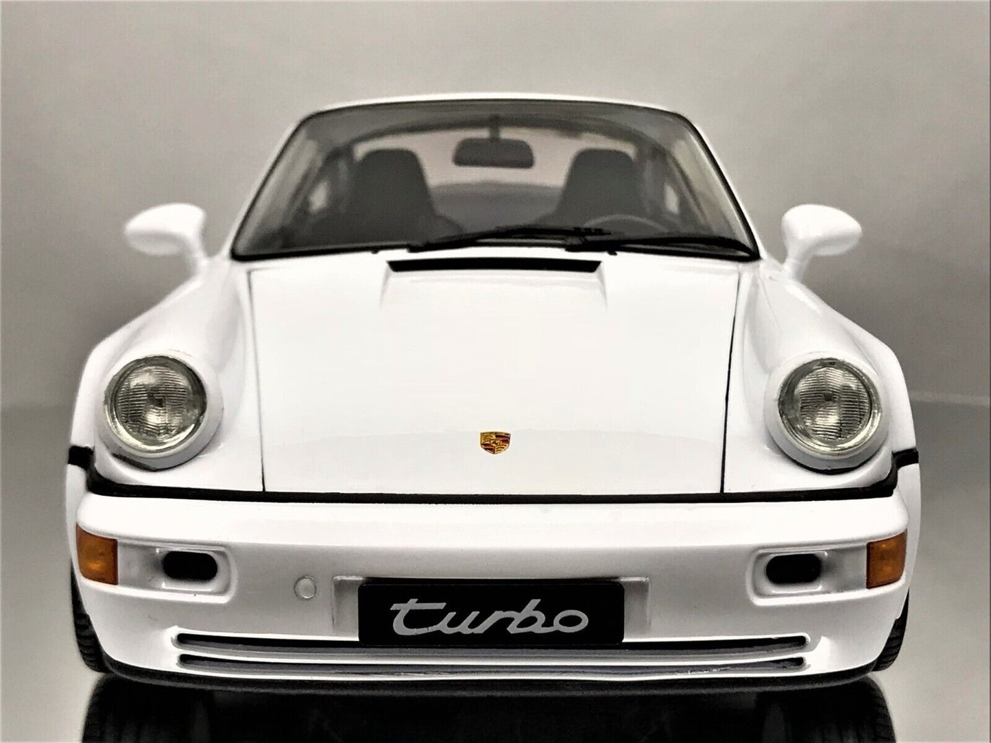 Welly 1990 Porsche 911 (964) Turbo 3.6 White 1:18