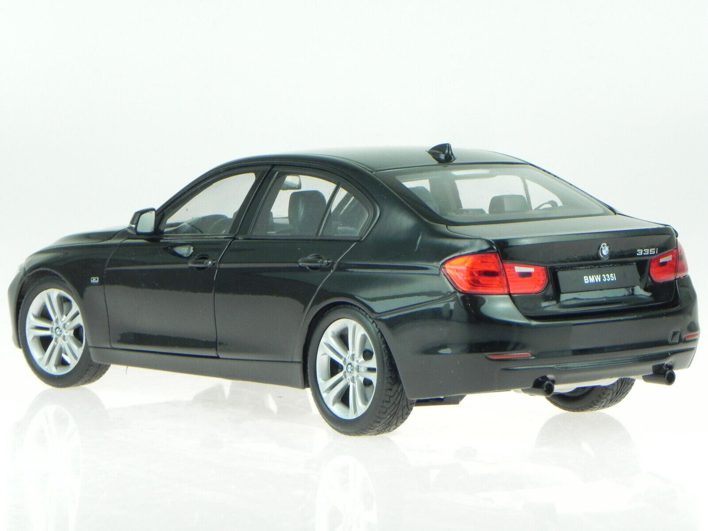 Welly 2010 BMW 335i (F30) Sedan Black 1:18