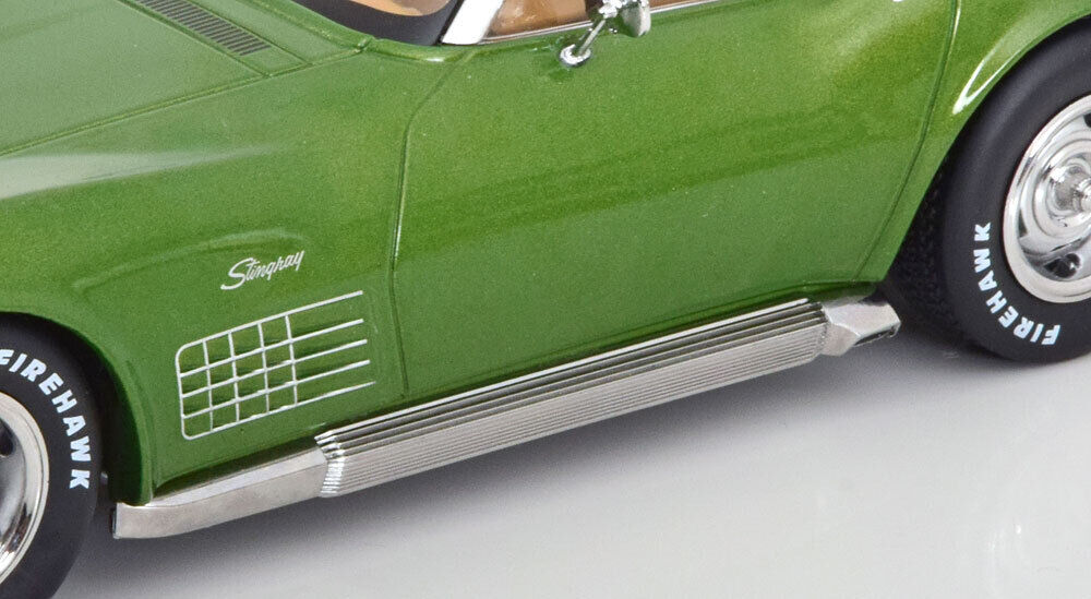 KK Scale 1972 Chevy Corvette C3 Stingray Green (w/ Removable T-Tops) 1:18