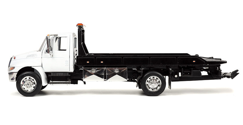 International Durastar 4400 Flatbed Tow Truck 1:24